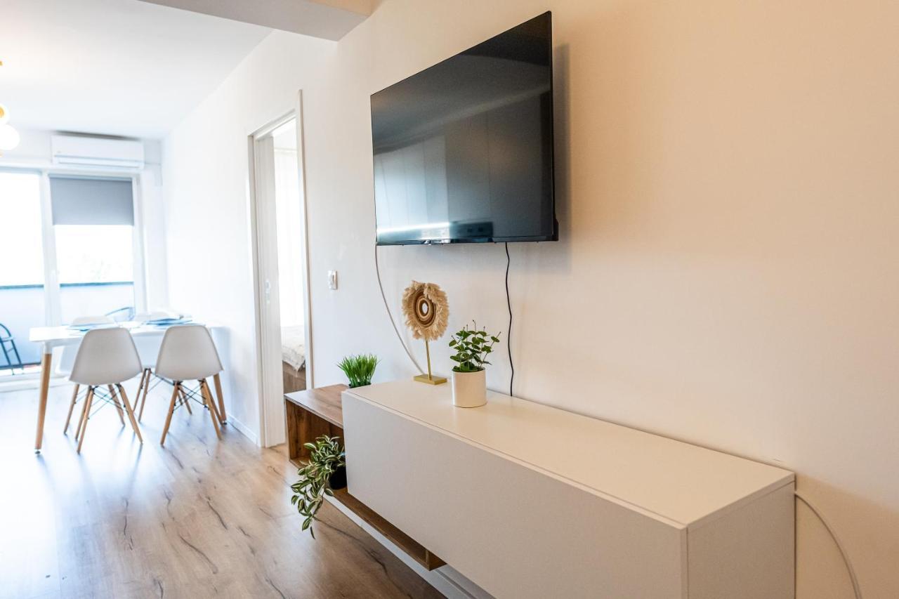 Majo Aparthotel Cluj Napoca Bagian luar foto